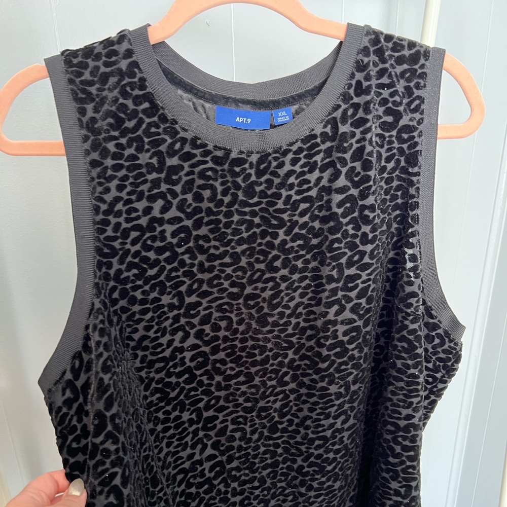 Black leopard print sleeveless top